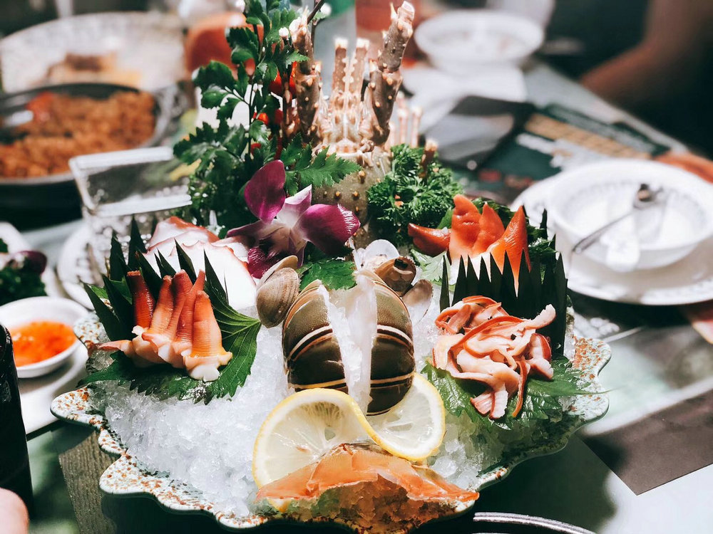 輕奢風(fēng)格讓成都泰式海鮮火鍋設(shè)計(jì)在網(wǎng)紅餐飲中脫穎而出